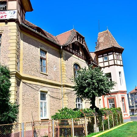 White House&Jacuzzi Apartment Sibiu Exterior foto